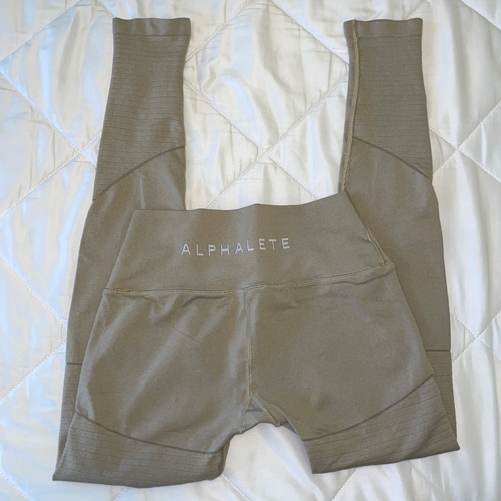 ALPHALETE revival leggings!